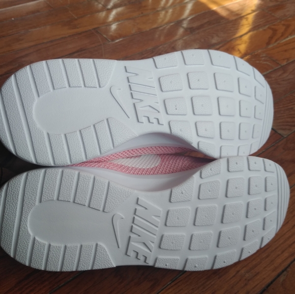 🚫SOLD 🚫 NEW Nike Sneakers - Picture 2 of 8